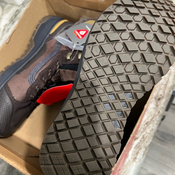 Vans ultrarange EXO women’s 9.5 new - Picture 5 of 5